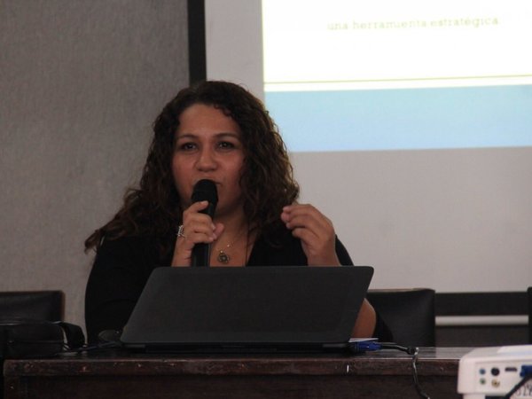 Presentan libros sobre comunicación institucional