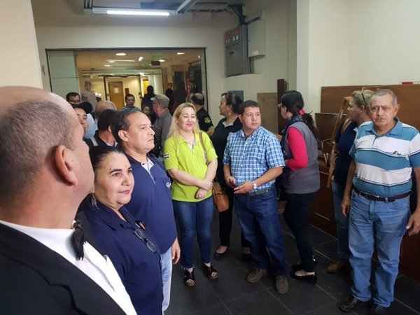 Funcionarios penitenciarios piden mejores condiciones - Nacionales - ABC Color