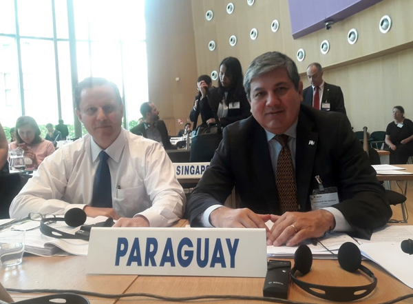 Ministro Martínez Simón en Conferencia de la Haya
