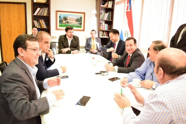 Productores se quejan ante burocracia del BNF