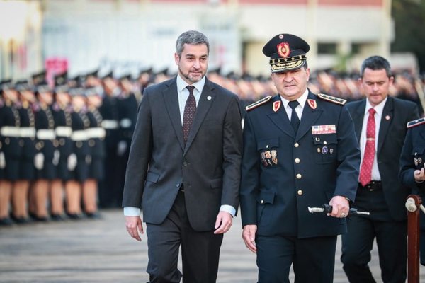 Condecoran a agentes policiales - 730am - ABC Color