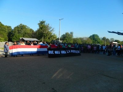 Marchan para exigir mayor seguridad en Puerto Casado - Nacionales - ABC Color