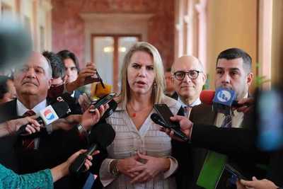 Ministra resalta satisfacción de empresarios por combate a ilegalidad - .::RADIO NACIONAL::.