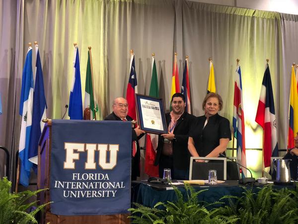 Ñemby premiada en Estados Unidos por recuperación de su cerro » Ñanduti