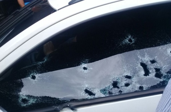 Hombre muere acribillado en estacionamiento de shopping