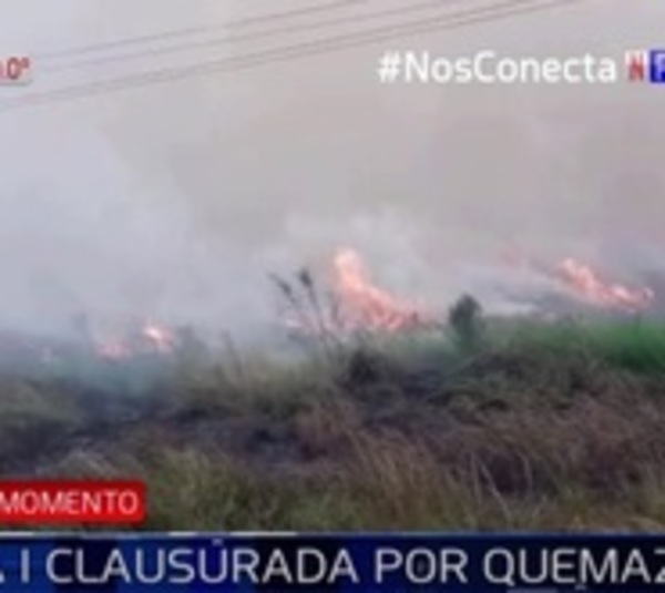 Humareda por quema de pastizal clausura Ruta 1 - Paraguay.com