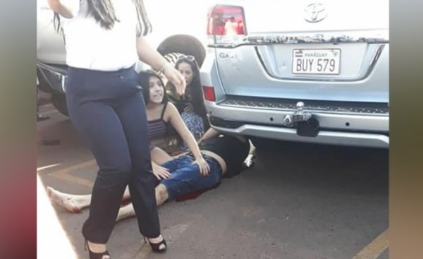 Sicarios acribillan a ex policia al salir de shopping