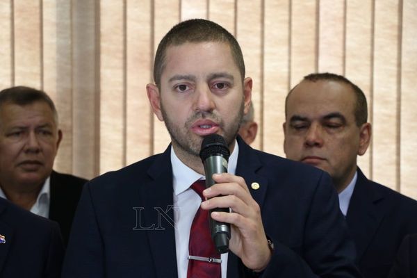Asume nueva mesa directiva y Mario Abdo rinde cuentas al Congreso