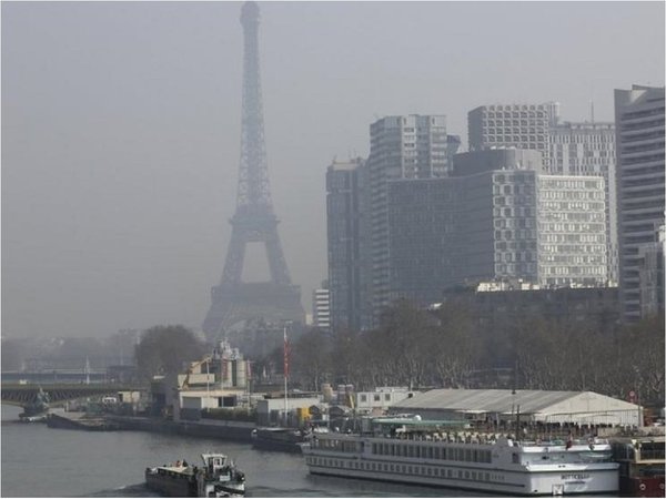 París prohíbe circular a un tercio de los vehículos por la contaminación