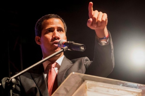 Guaidó denuncia arresto de siete militares y policías venezolanos - Internacionales - ABC Color