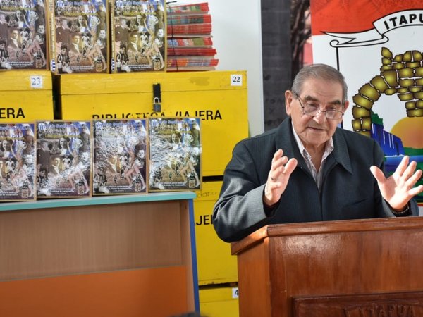 Entregaron libro de escritor paraguayo a instituciones educativas