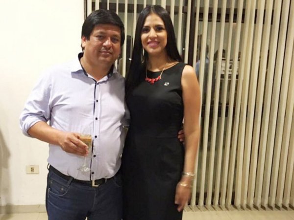 Esposa de Rojas fiscalizó obras en municipios donde ganó licitaciones