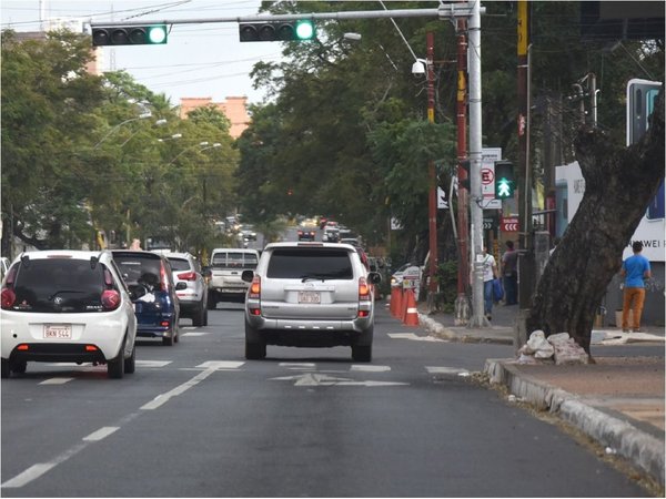 Urgen presencia policial en cruces dominados por los limpiavidrios