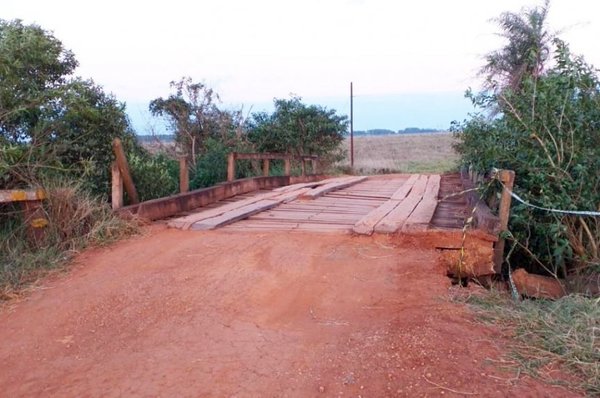 Urgen la reparación de un puente en Ybycuí - Edicion Impresa - ABC Color