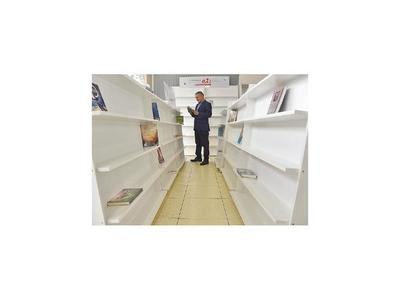 Vacían estantes para motivar  la lectura