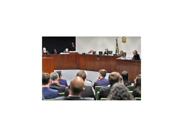 Corte niega libertad a Lula y posterga la decisión sobre Moro