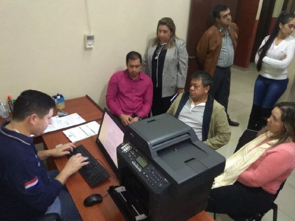 CDE: Intendente denuncia que piden dinero en su nombre a empresarios