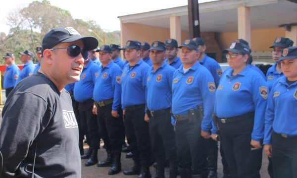 Agentes tuvieron que pagar por uniformes porque empresa no cumplió con lo requerido