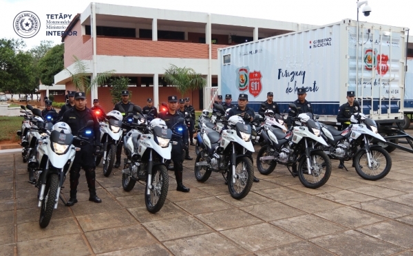 Gobierno entrega motocicletas y móviles de atención a la Policía Nacional - .::RADIO NACIONAL::.