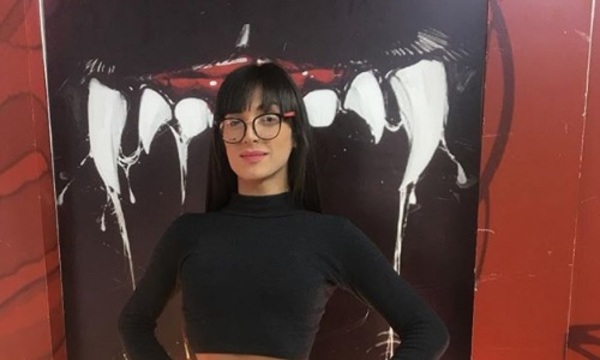 Modelo trans denuncia amenaza de "esposa celosa"