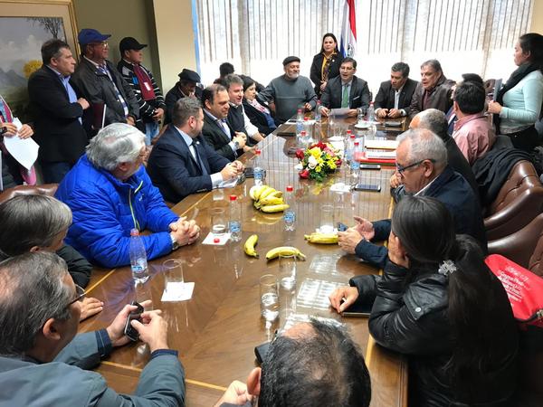 Tras firma de acuerdo, campesinos retornarán a sus comunidades - ADN Paraguayo