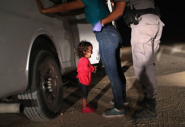 El jefe fronterizo de EEUU dimite ante polémica por niños migrantes