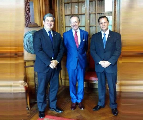 Ministro de CSJ es recibido por secretario de la Corte Internacional