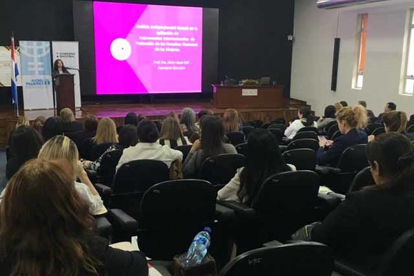 Seminario sobre protección de los derechos de las mujeres