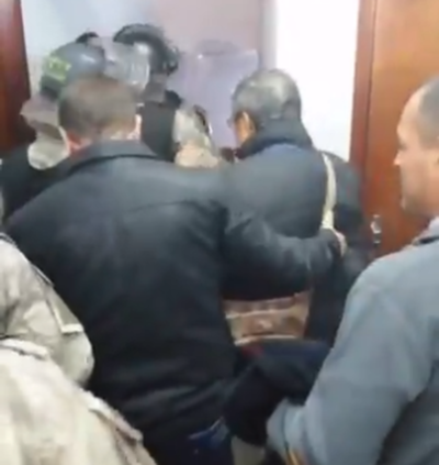 Incidentes entre concejales y funcionarios en municipio de Lambaré