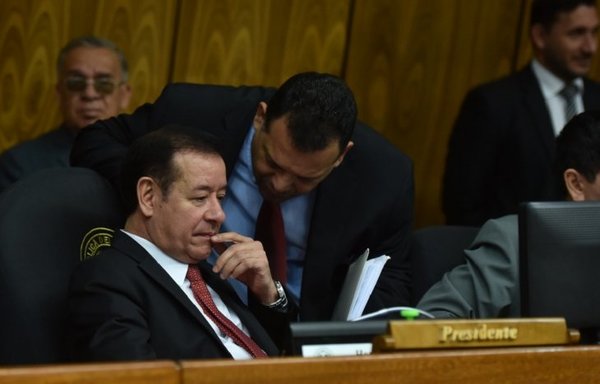 Miguel Cuevas se despide como presidente de Diputados, en el ojo de la tormenta
