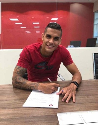 Firmó el colombiano