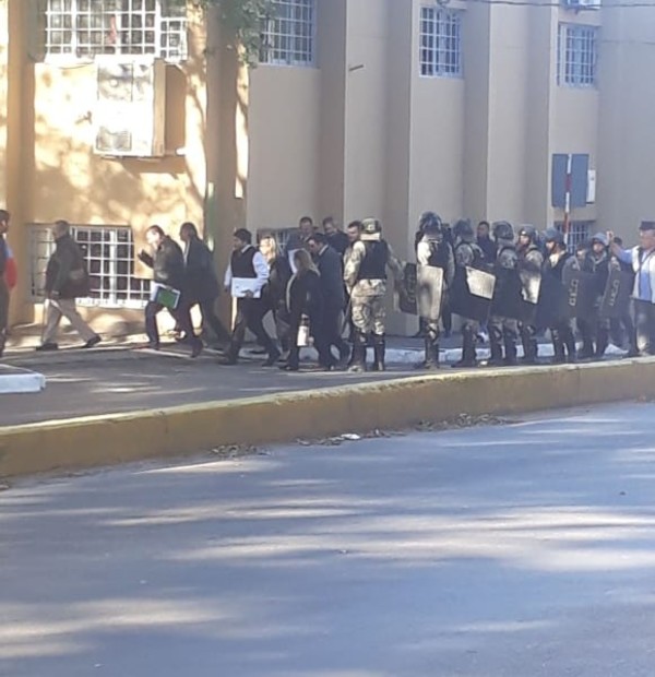 'Acalorada' sesión de la Junta Municipal de Lambaré - Radio 1000 AM