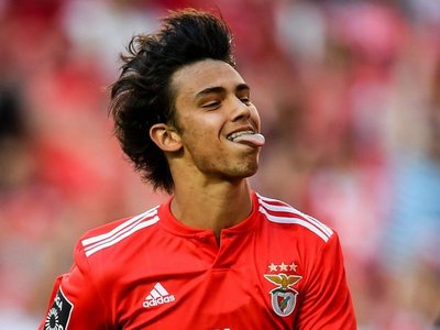 Benfica "analiza" oferta de 126 millones por su joven estrella
