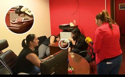 La punta del iceberg del planillerismo: jugar a las cartas en horario laboral - Periodismo Joven - ABC Color