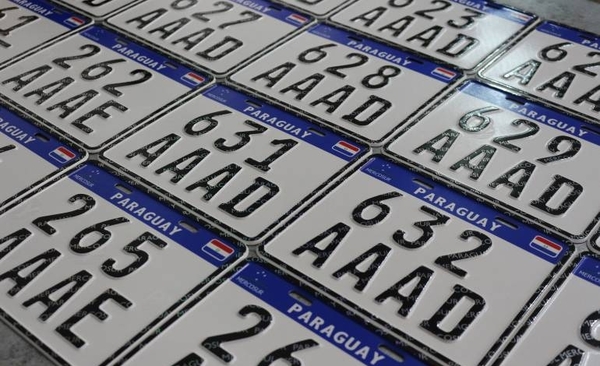 HOY / Inicia distribución de las primeras chapas Mercosur