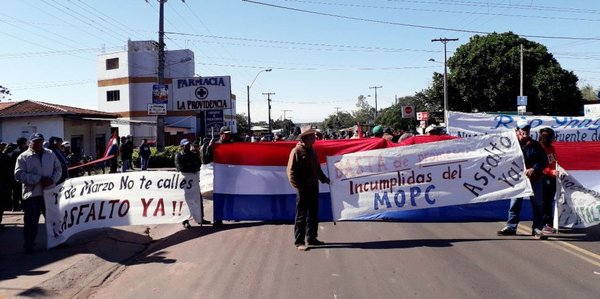 Cierran ruta para exigir que se concrete obra vial - Edicion Impresa - ABC Color