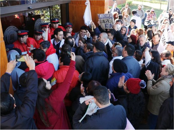Autoridades de la UNA solicitarán a Hacienda retirar tope presupuestario