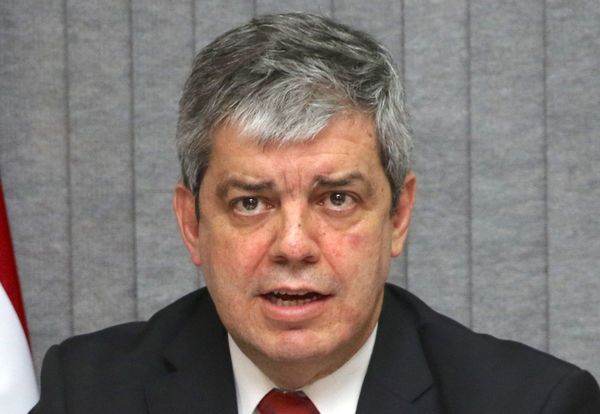 Riera recibe hoy a los docentes despedidos