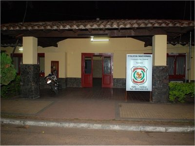 Asaltantes simulan ser clientes y se llevan la recaudación de una farmacia