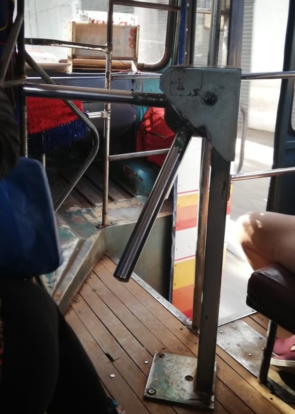 Colectivos de CDE siguen circulando con molinetes