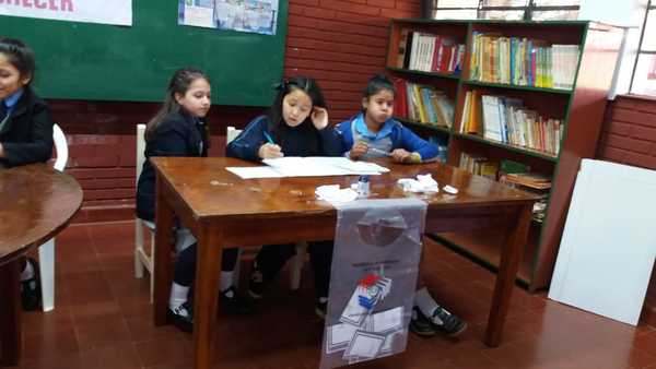 Alumnos de Escuela del Área 1 eligen a sus representantes