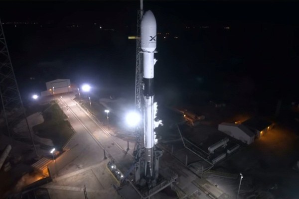 SpaceX lanza 60 satélites para transmitir internet barato por todo el mundo