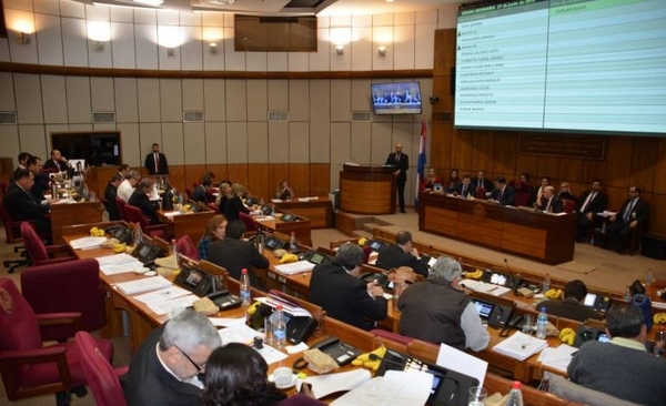 HOY / Posiciones divididas en el Senado sobre posible rechazo de terna para la Corte