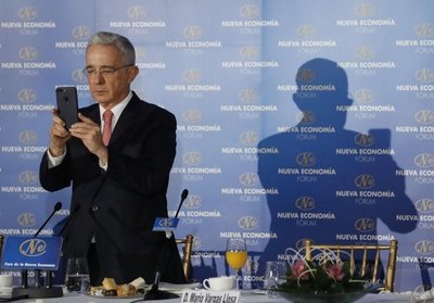 Uribe dice que acción militar en apoyo a Guaidó no sería golpe de Estado - Internacionales - ABC Color