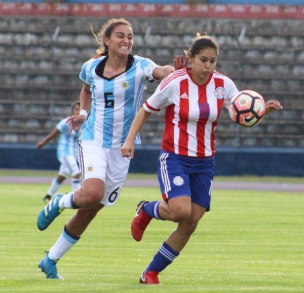 Las chicas usan botines, patean, gambetean y meten goles en el fútbol femenino - Periodismo Joven - ABC Color