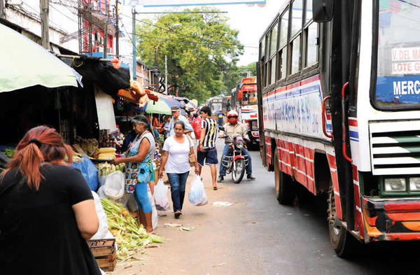 Vendedores del mercado de San Lorenzo se manifiestan ante orden de desalojo » Ñanduti