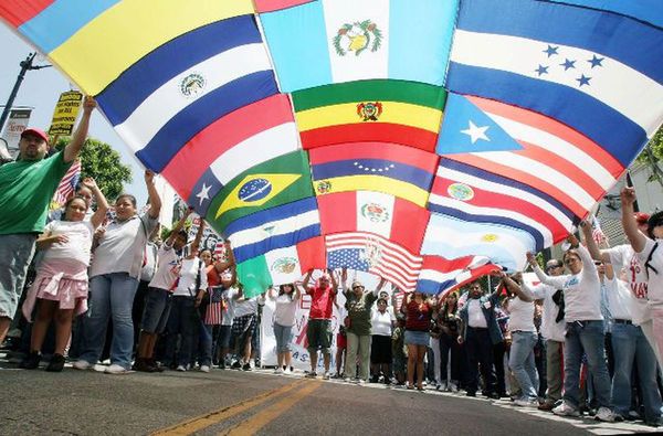 Justicia de EEUU prohíbe incluir pregunta sobre nacionalidad en próximo censo