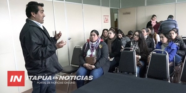 ADIESTRAR SOBRE TEMAS FINANCIEROS A MUJERES DEL DEPARTAMENTO .