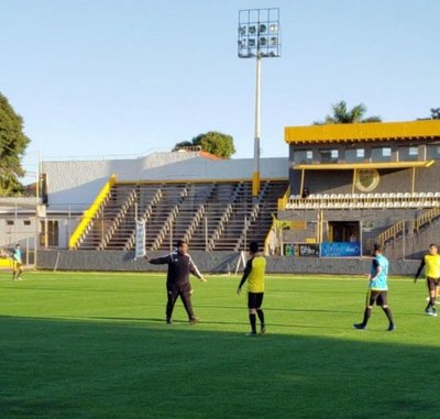Fútbol de la “B”, sobre césped sintético - Deportes - ABC Color