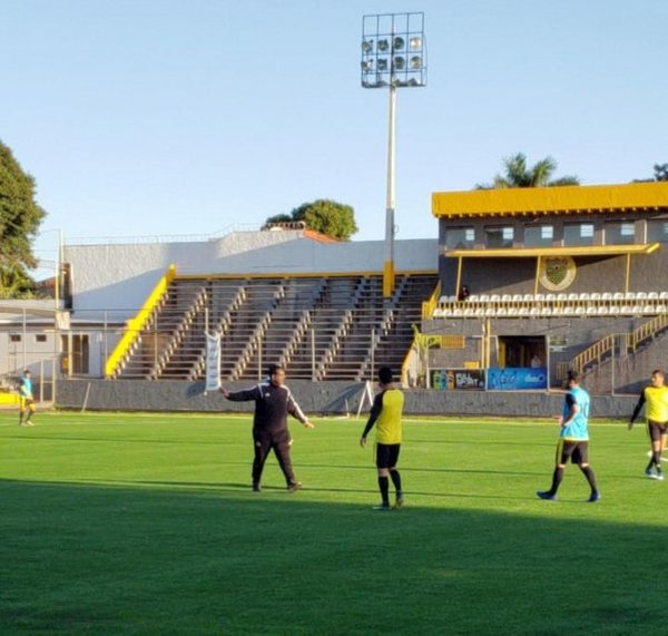Fútbol de la “B”, sobre césped sintético - Deportes - ABC Color